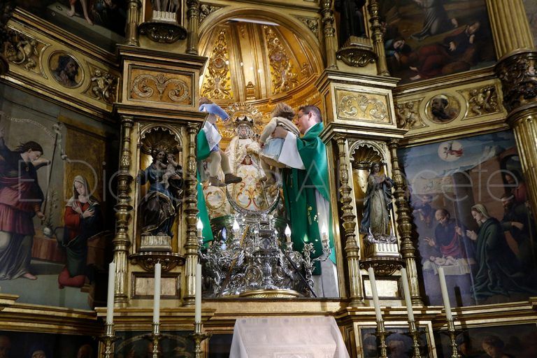 Los más pequeños de la Ciudad son presentados a la Virgen de los Llanos