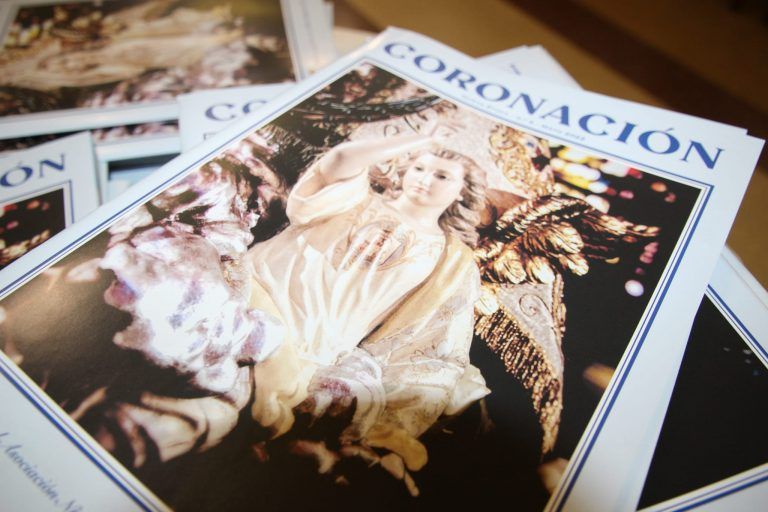 La Real Asociación de la Virgen de los Llanos presenta su revista “Coronación”