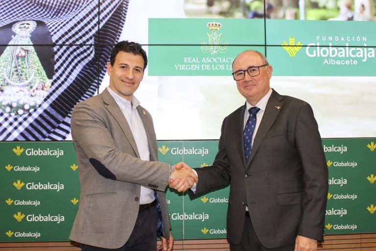La Fundación Globalcaja Albacete colabora en la reedición del ‘Pañuelo Solidario’ dirigido a apoyar la obra social de la Real Asociación Virgen de Los Llanos